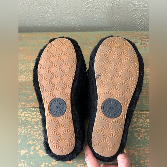 UGG Women’s Pluff Yeah Slide Black Size 9 - Picture 6 of 6